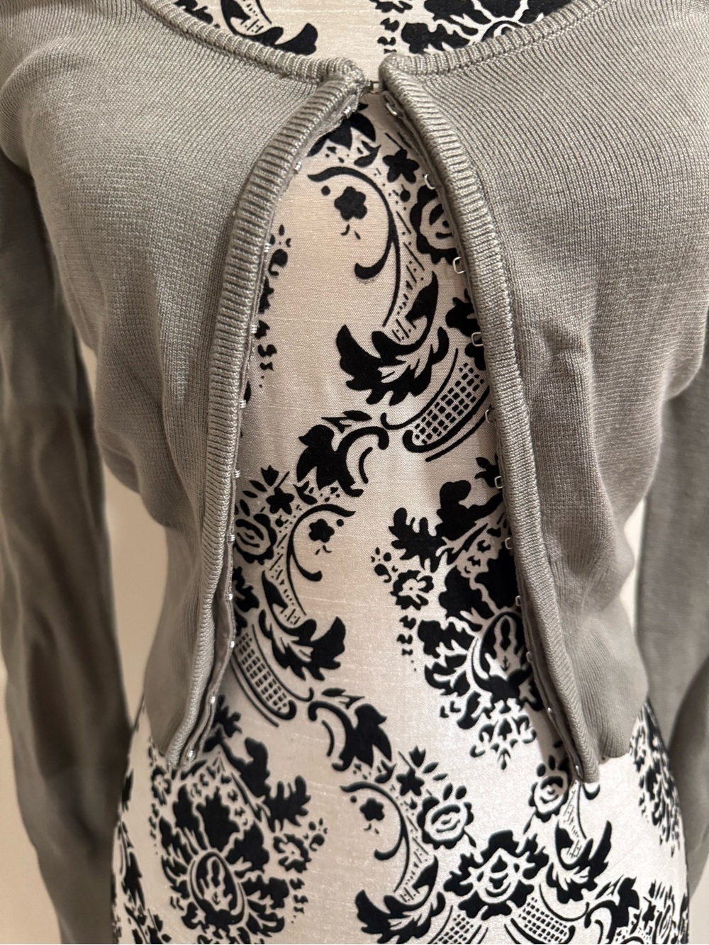 Abercrombie & Fitch Hook and Eye Slim Cardigan​ - Picture 3 of 6
